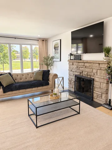 Modern 3BR Home Near CHEO & General Hospital-Extended stay-(No pets) Near CHEO/General Hospital